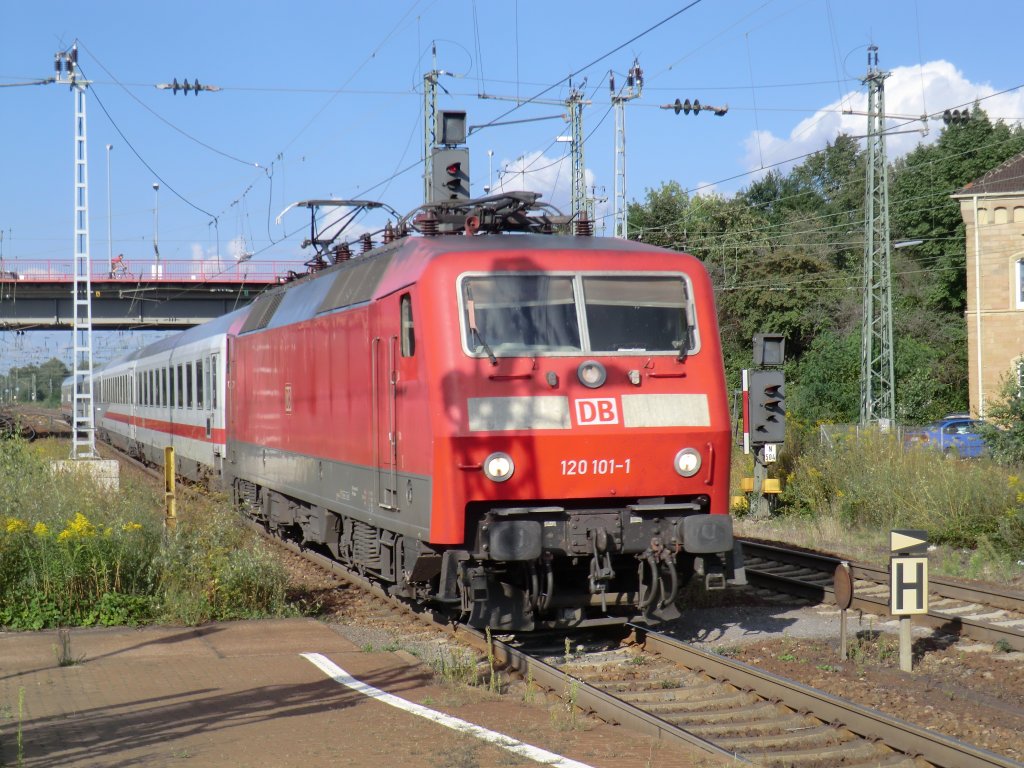 Der 120-er Sommer (Teil 2)- 120-101 fhrt am 31.8.10 mit dem IC 2054 in Homburg (Saar) ein. Mal gespannt ob es im Herbst so weiter geht ;)