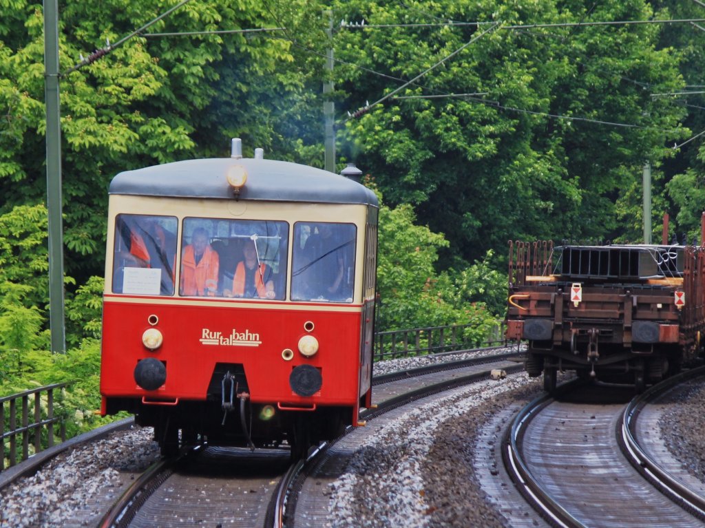 Der 1952 von Talbot in Aachen mit der Seriennummer 1952/94821 gebaute Talbot Taunus (95 80 0301 041-1 D-RTB) am 06.06.2012 in Aachen Schanz vom Institut fr Schienenfahrzeuge der RWTH Aachen ber Aachen Hbf und Rothe Erde nach Aachen Nord. Das 60 Jahre alte Fahrzeug gehrt der Rurtalbahn in Dren.