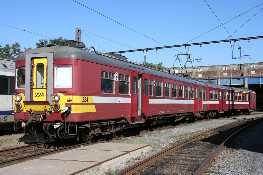 Der 224 steht zum Tag der offenen Tr betretbar im AT Kinkempois am 16.10.2011