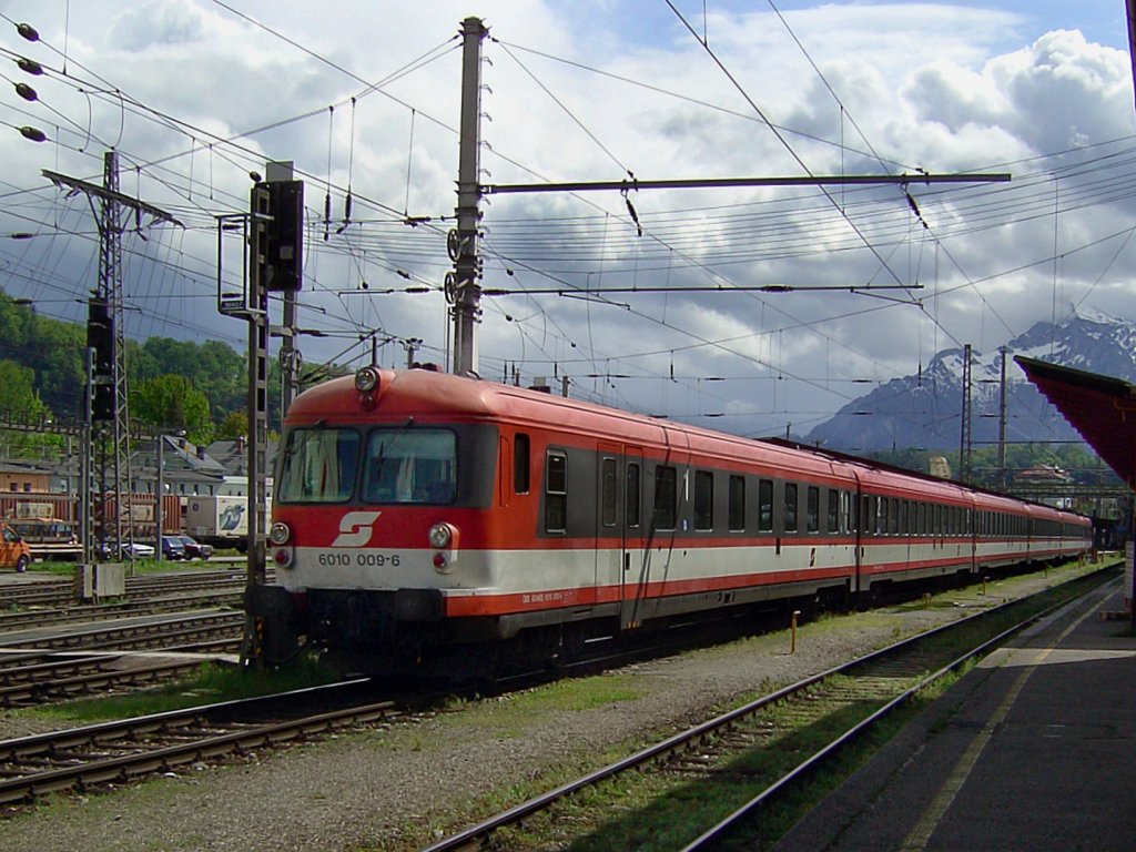 Der 4010 009 am 01.05.2008 bei der Ausfahrt aus dem Salzburger Hbf. 
