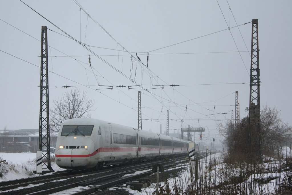 Der 402 029-3 fuhr am 31.12.2010 durch Sechtem nach Hamm.