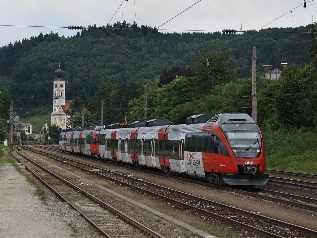 Der 4024 021 und ein Weiterer am 13.08.2010 bei der Einfahrt in Wernstein. 
