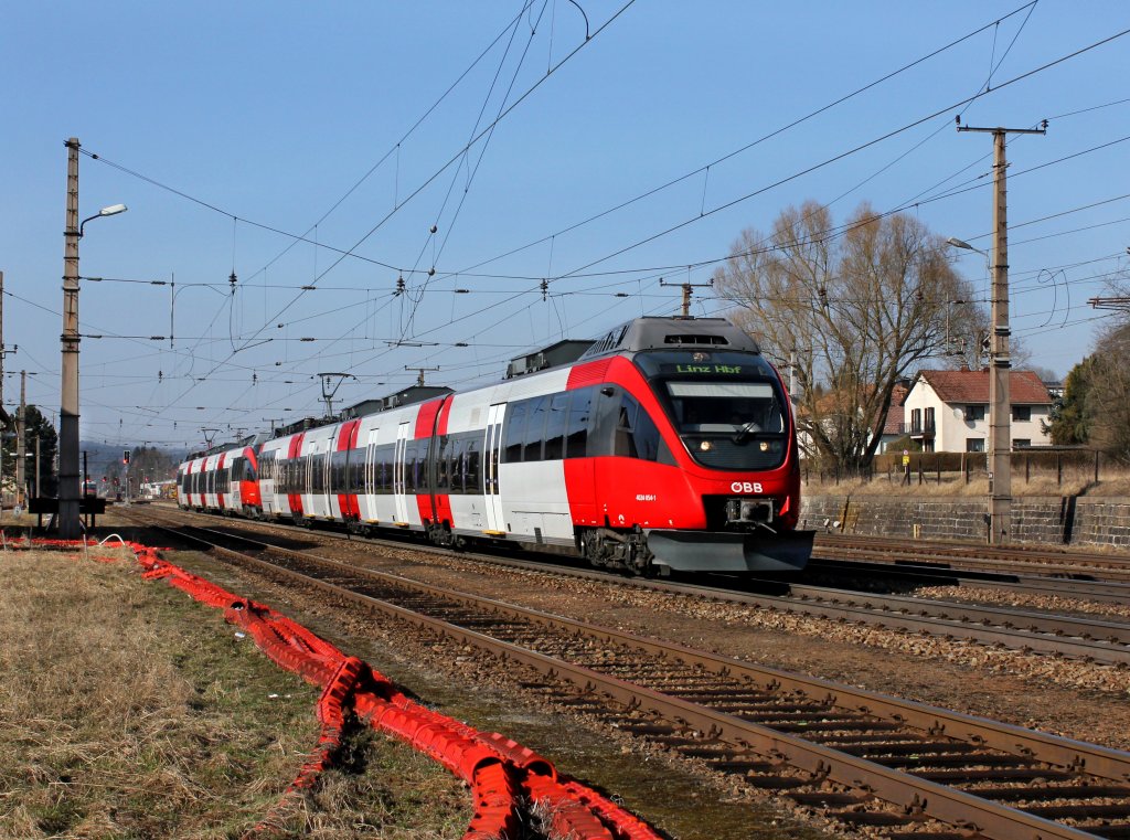Der 4024 054 und der 4024 022 als REX nach Linz am 16.03.2012 bei der Ausfahrt aus Sch�rding.