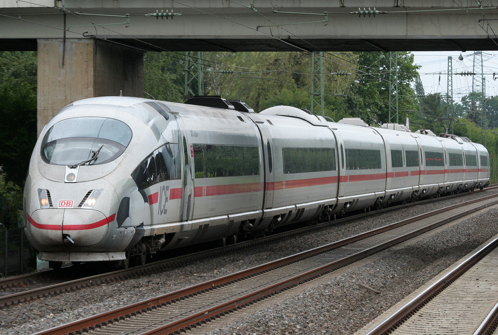 Der 403 012 Montabaur fhrt durch Angermund am 19.06.2011