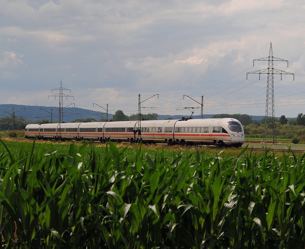 Der 411 080  Darmstadt  hatte am 23.06.2011 den Bahnhof Lichtenfels hinter sich gelassen und war auf dem Weg nach Berlin. Aufgenommen in der N�he von Trieb.