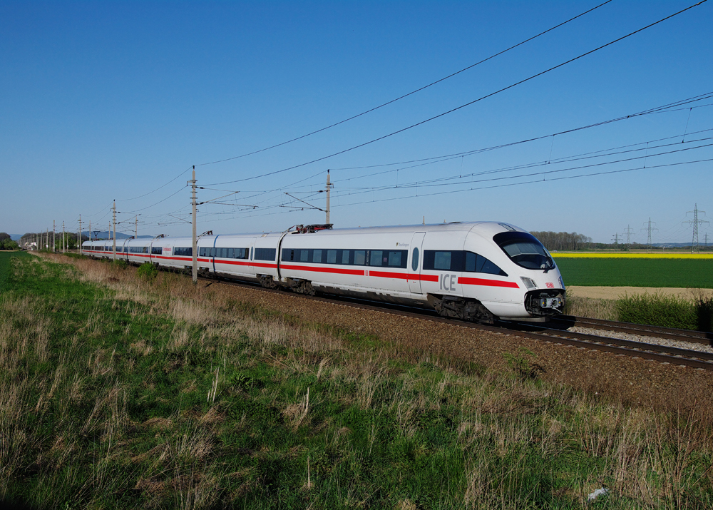 Der 411 528  Reuttingen  war am 28 April als unterwegs ICE 20, aufgenommen bei Oftering.