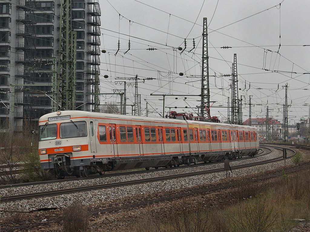 Der 420 001 bei seiner Letzten Sonderfahrt am 18.04.2010, hier ist er zu sehen in Mnchen Leuchtenbergring. 