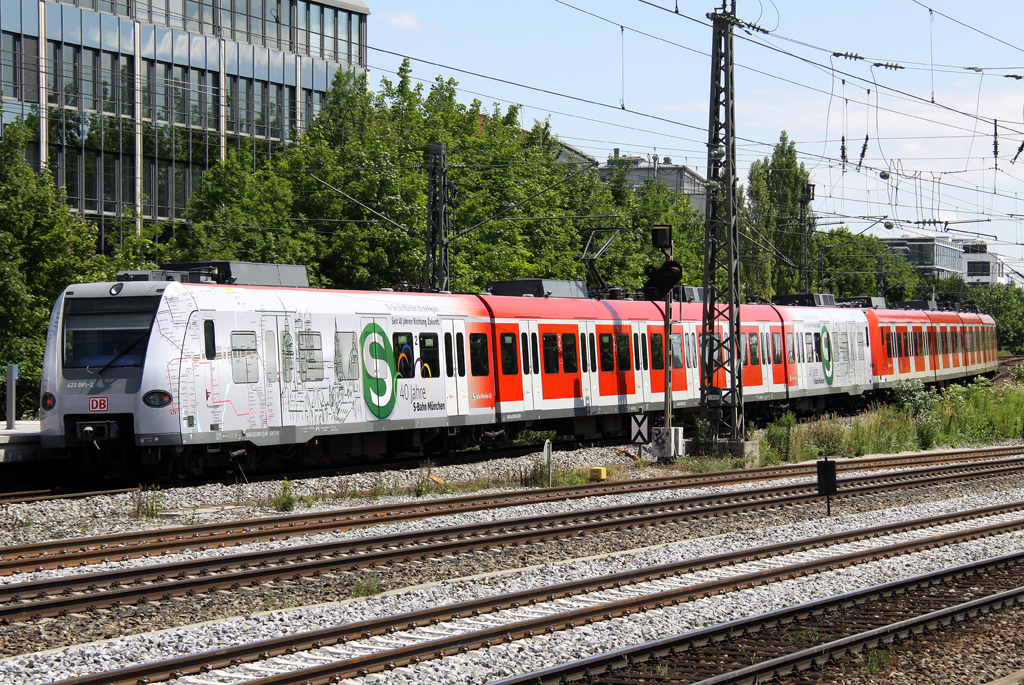 Der 423 089-2 auf der S7 nach Wolfratshausen in Mnchen Heimeranplatz am 07.07.2012