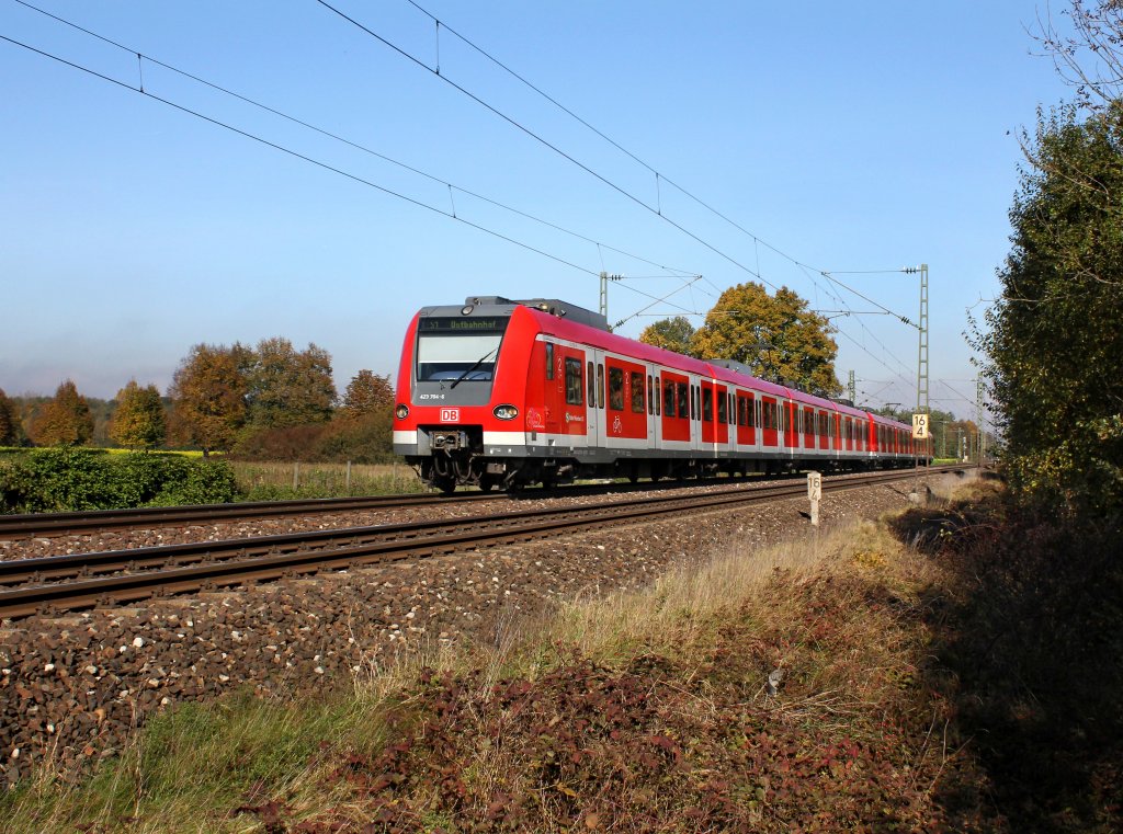 Der 423 704 als S1 zum Ostbahnhof am 20.10.2012 unterwegs bei Feldmoching.