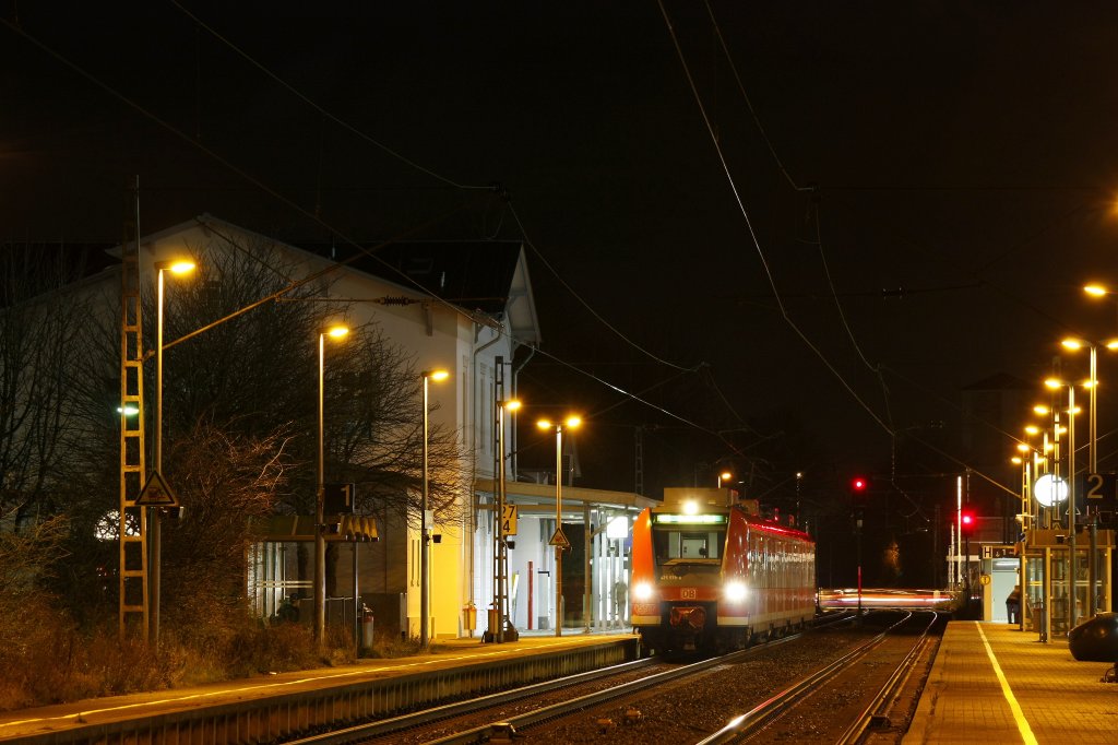 Der 425 079 am 20.12.2011 als RB33 nach Aachen Hbf in Geilenkirchen.