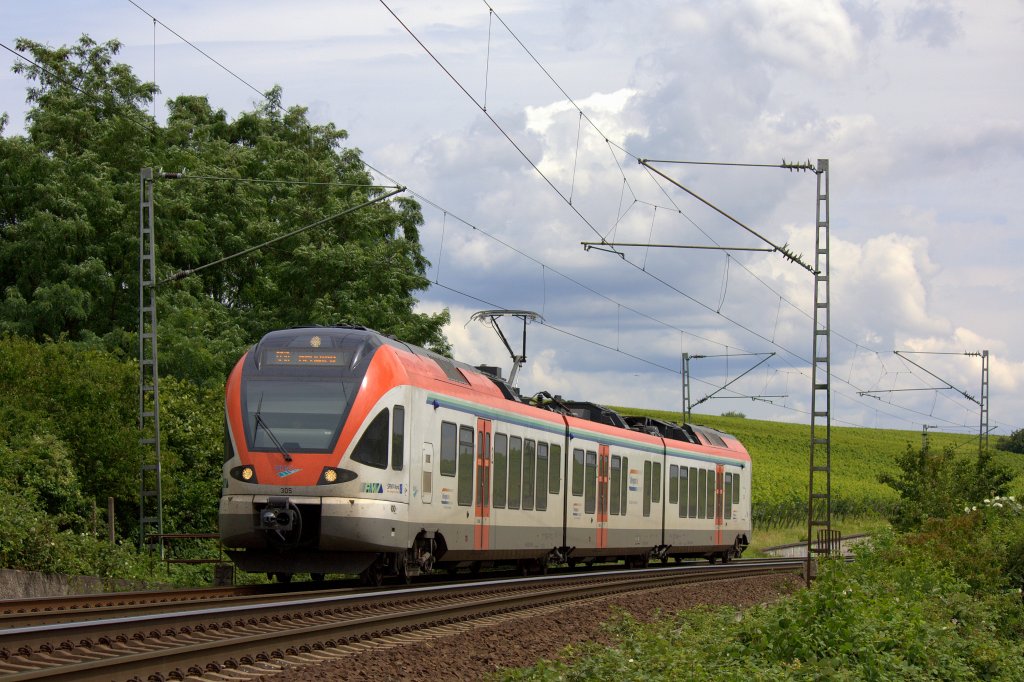 Der 427 153 am 18.07.2012 in Hattenheim.