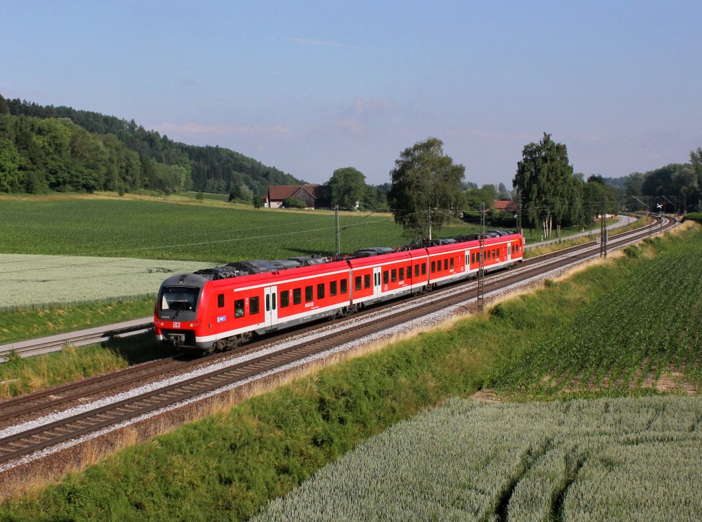 Der 440 044 als RE nach Passau am 23.06.2013 unterwegs bei Eind.
