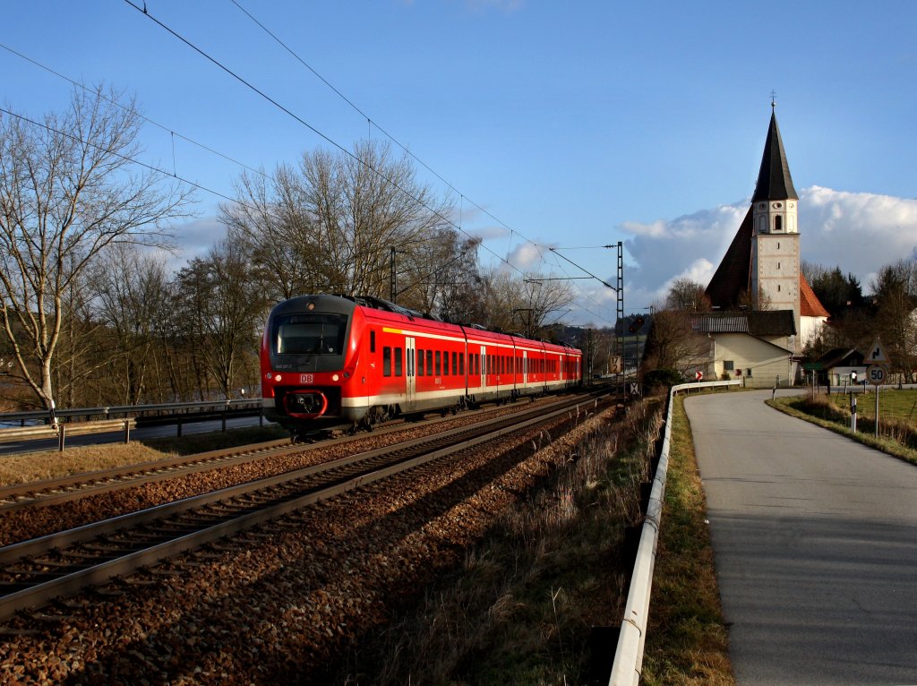 Der 440 201 als RE nach Mnchen am 14.01.2012 unterwegs bei Hausbach.