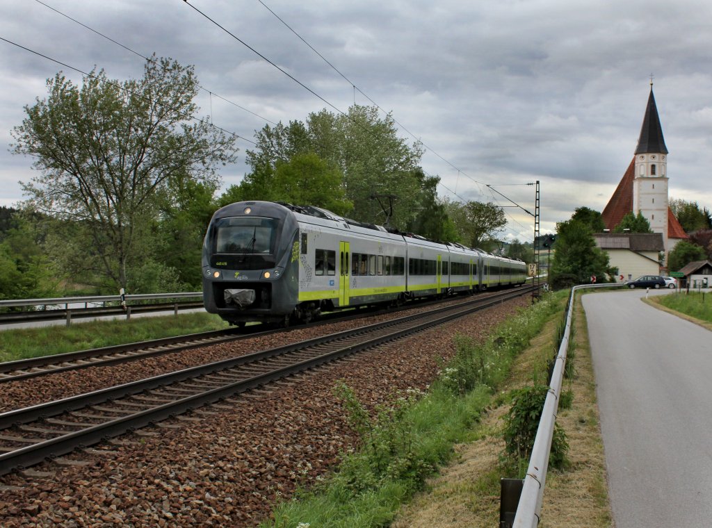 Der 440 416 als Radlzug nach Ulm am 06.05.2012 unterwegs bei Hausbach.