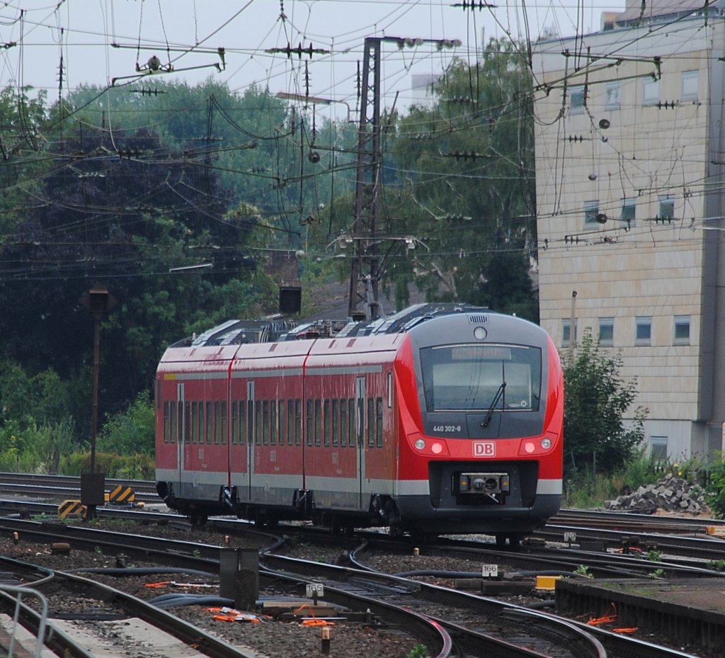 Der 440 502 verlies als RB am 07.08.2010 den Bahnhof F�rth in Richtung Bamberg.