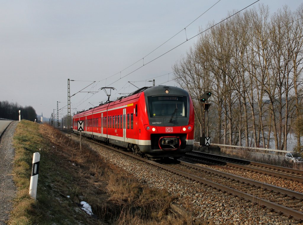 Der 440 703 am 29.01.2012 als RE nach Passau unterwegs bei Vilshofen.