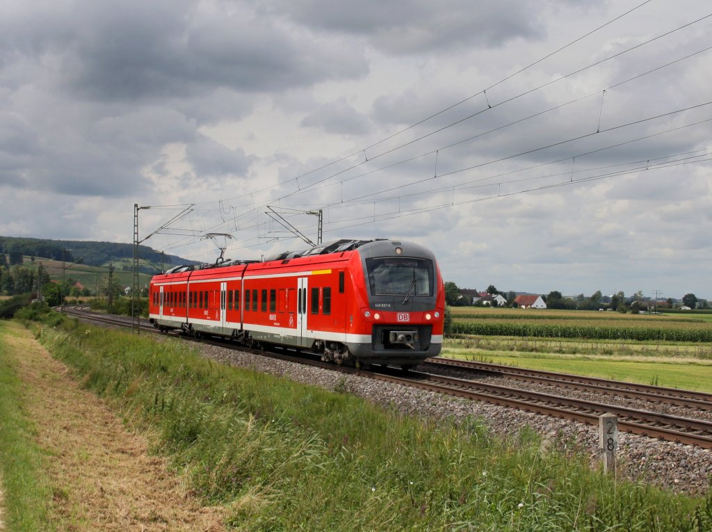 Der 440 807 als RB nach Treuchtlingen am 13.08.2011 unterwegs bei Treuchtlingen. 