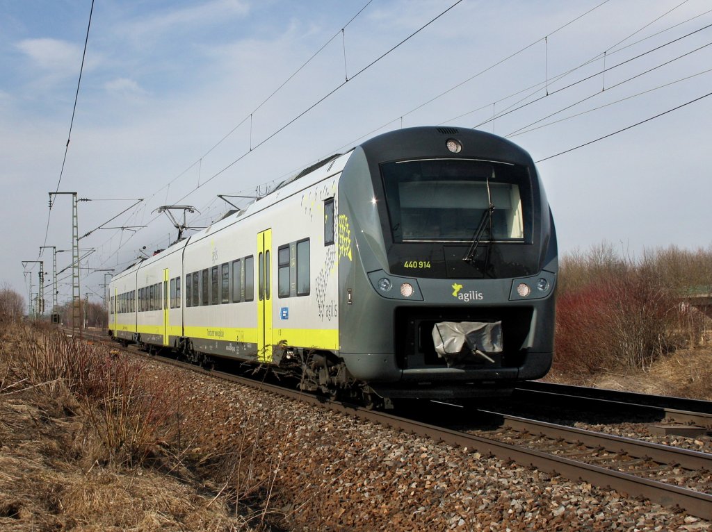 Der 440 914 am 12.03.2011 unterwegs bei Obertraubling. 