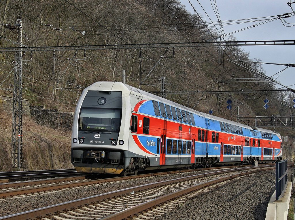 Der 471 048 am 04.04.2010 unterwegs bei st nad Labem. 