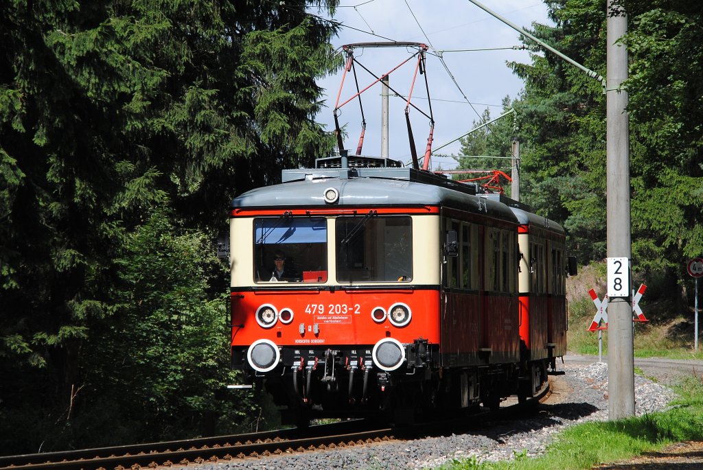 Der 479 203 fuhr am 14.08.2010 von Cursdorf nach Lichtenhein. Hier wurde er kurz vor Oberweibach-Deesbach 
abgelichtet.