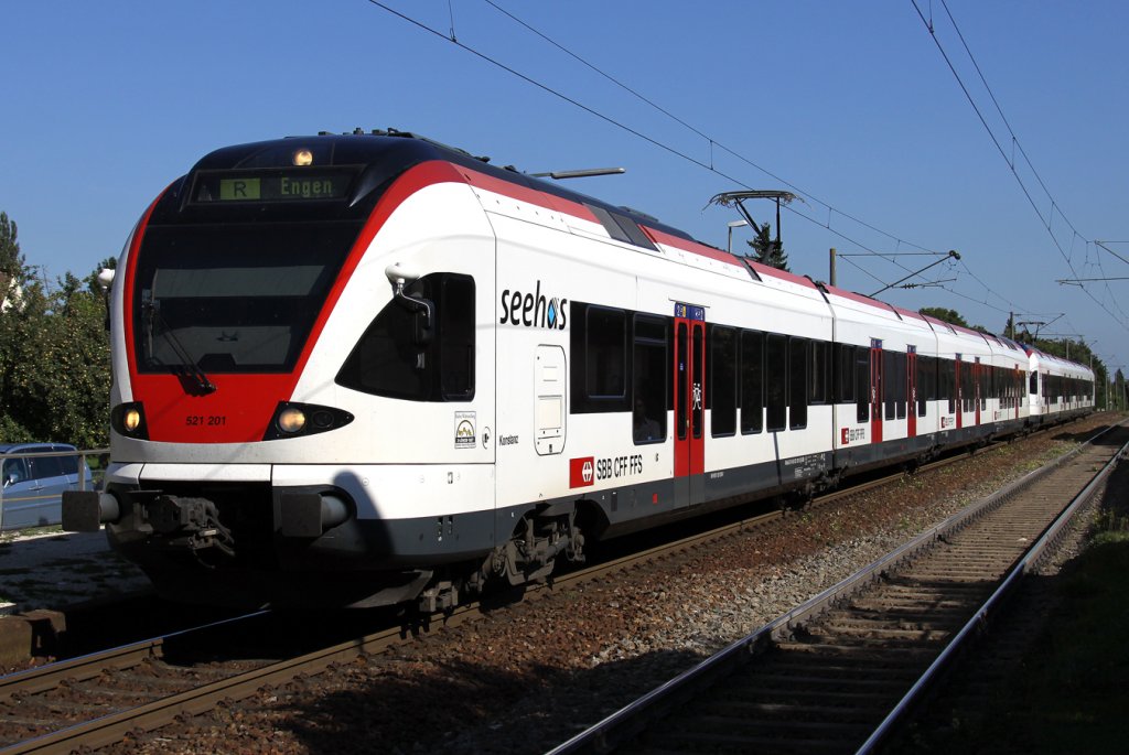 Der 521 201 fhrt in DT als SBB S-Bahn von Konstanz nach Engen in Mhlhausen ein am 07.09.2012
