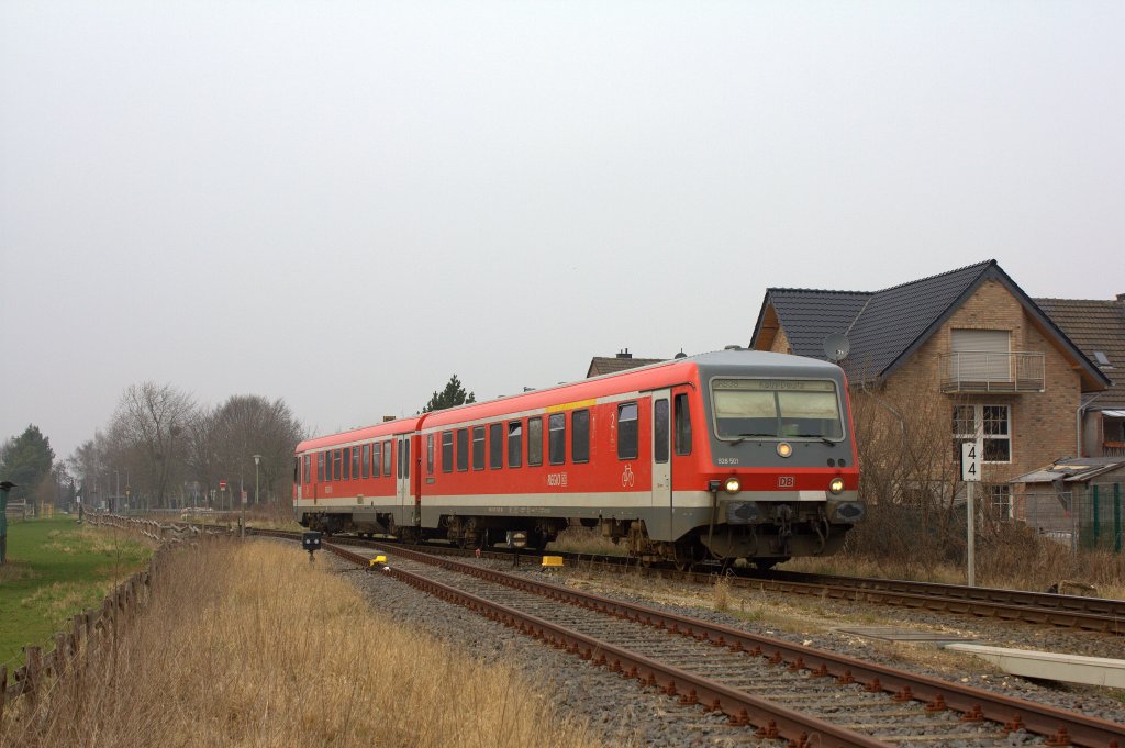 Der 628 501 fuhr am 17.03.2012 als RB38 von Neuss nach Kln Messe-Deutz durch Paffendorf.