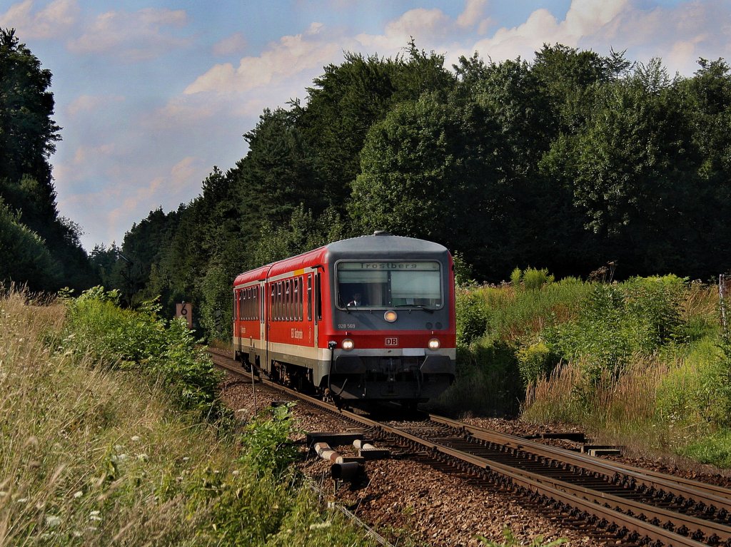 Der 628 569 am 09.08.2010 bei der Einfahrt in Tling. 