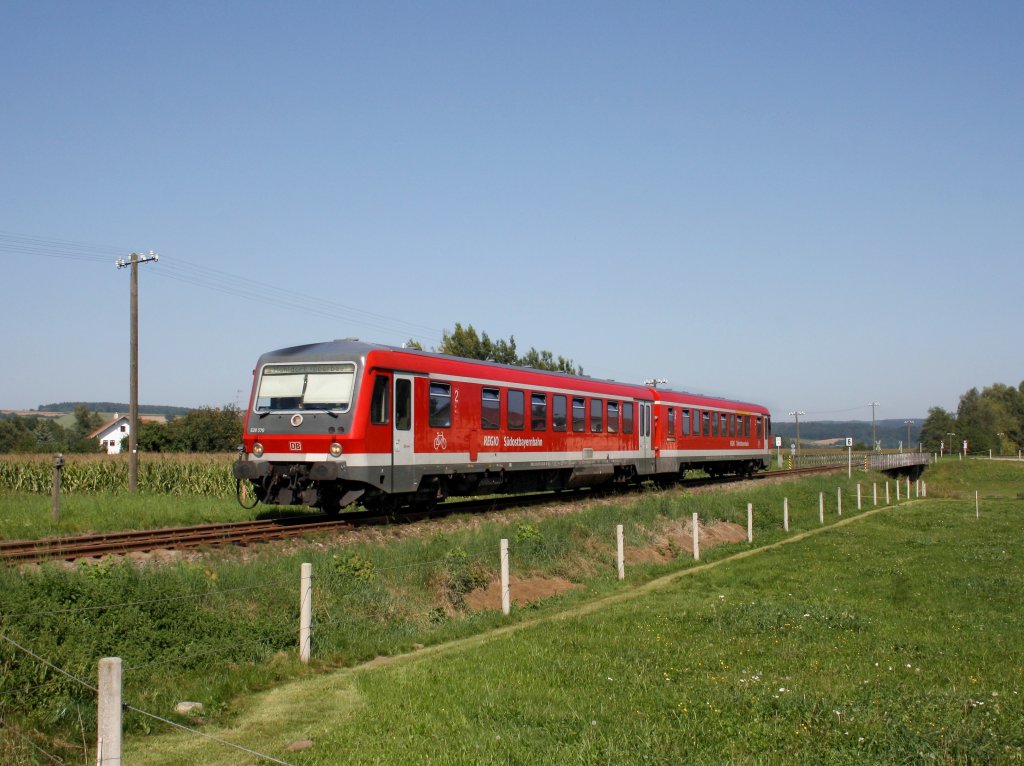 Der 628 570 als RB nach Mhldorf am 26.08.2011 unterwegs bei Anzenkirchen. 