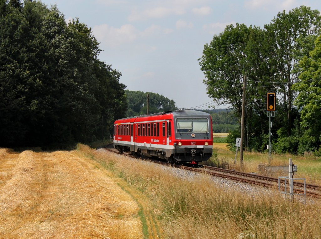 Der 628 571 als S Bahn nach Dachau am 20.07.2013 unterwegs bei Oberbachern.