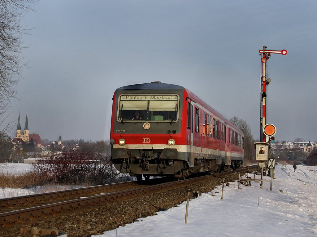 Der 628 571 am 17.02.2010 als RB nach Mhldorf unterwegs bei Alttting.