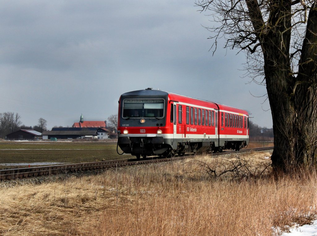 Der 628 585 als RB nach Mhldorf am 20.02.2012 unterwegs bei Alttting.