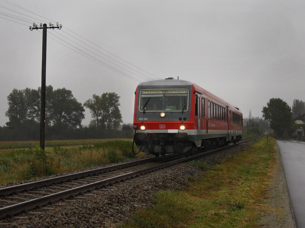 Der 628 589 am 25.09.2010 als RB nach Mhldorf unterwegs bei Bayerbach. 