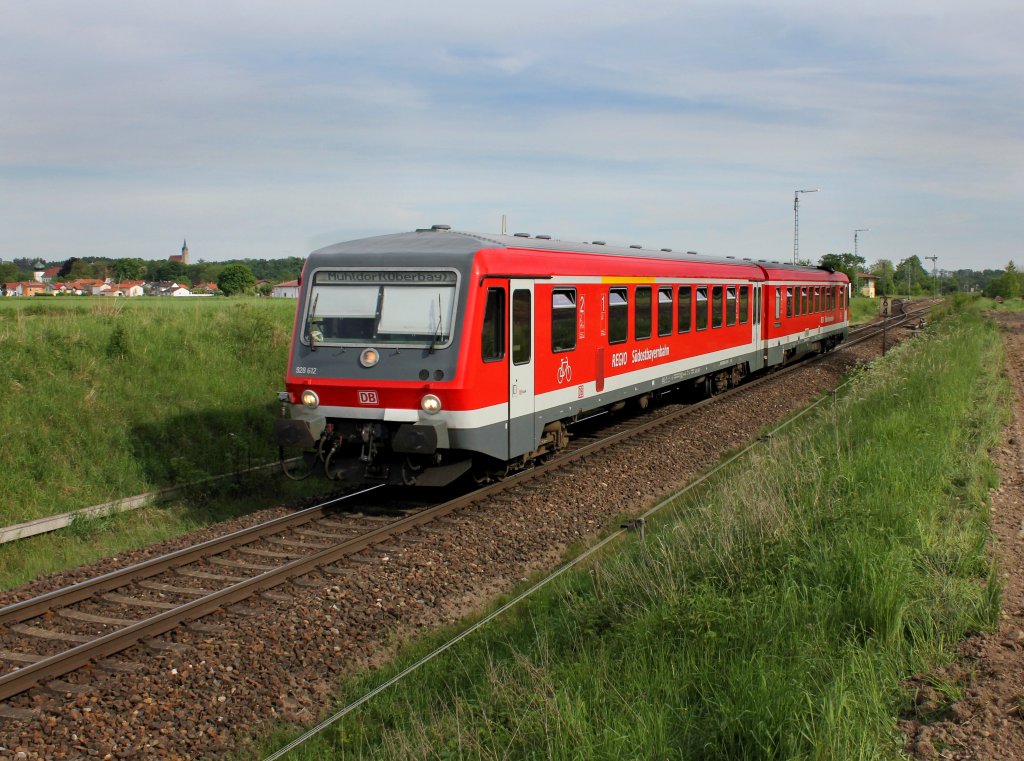 Der 628 612 als RB nach Mhldorf am 11.05.2012 bei der Ausfahrt aus Tling.