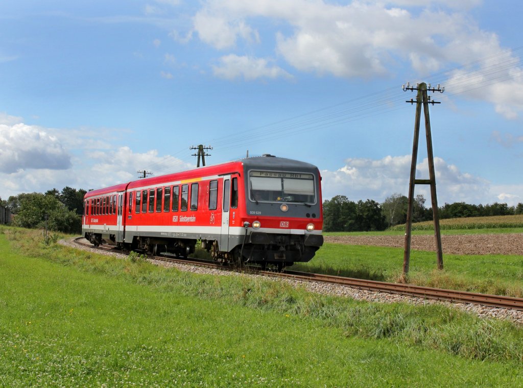 Der 628 629 als RB nach Passau am 26.08.2012 unterwegs bei Hrbering.