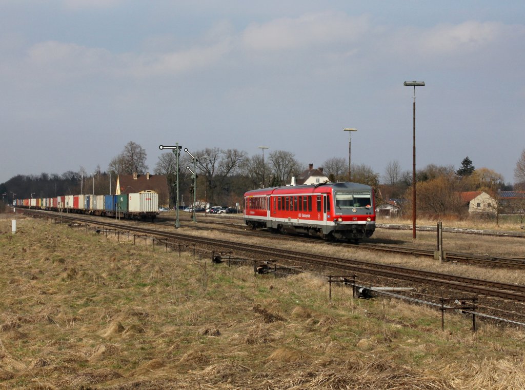 Der 628 646 als RB nach Burghausen am 22.03.2013 bei der Ausfahrt aus Tling.