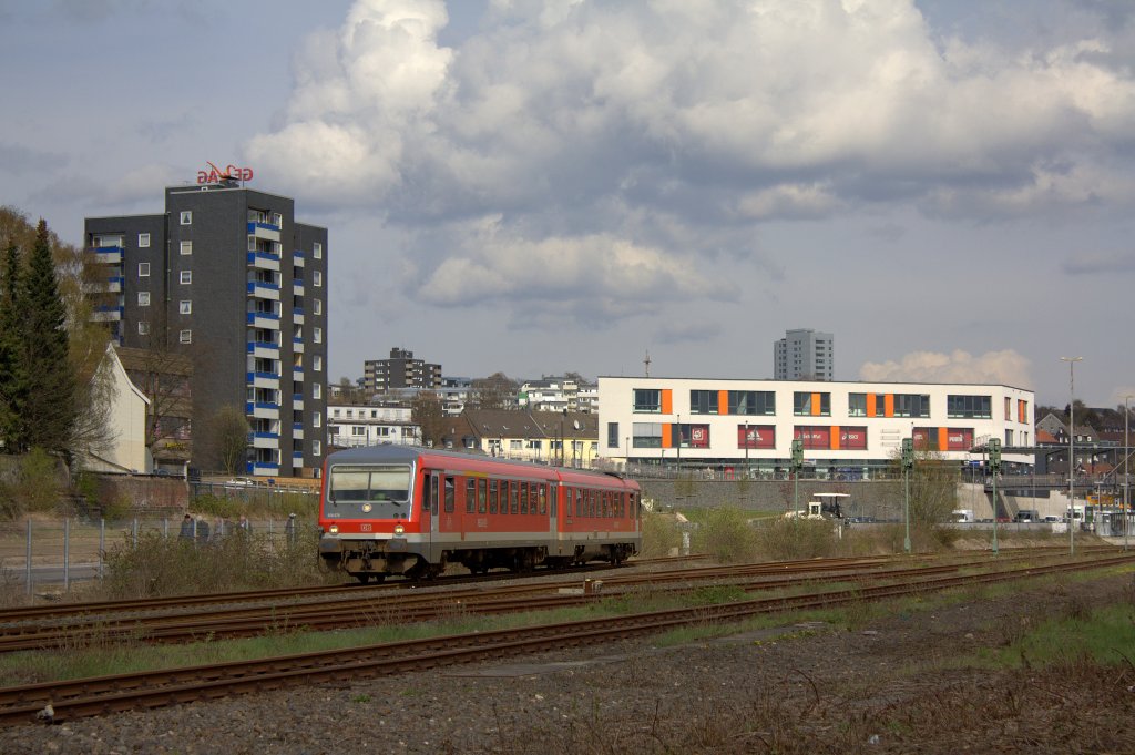 Der 628 670 am 11.04.2012 in Remscheid Hbf.