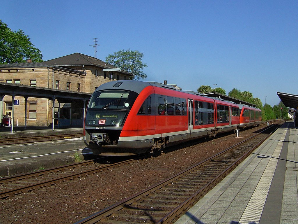 Der 642 119 und ein weiterer am 12.05.2008 in Neuenmarkt-Wirsberg. 