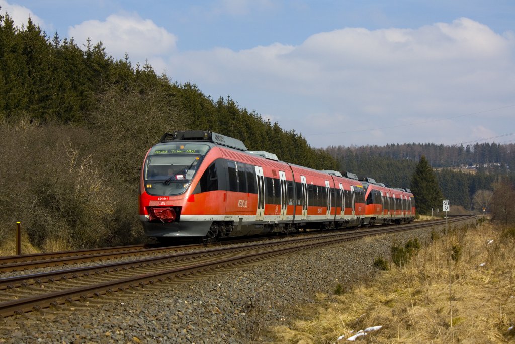 Der 644 041 am 01.04.2013 in Blankenheim Wald.