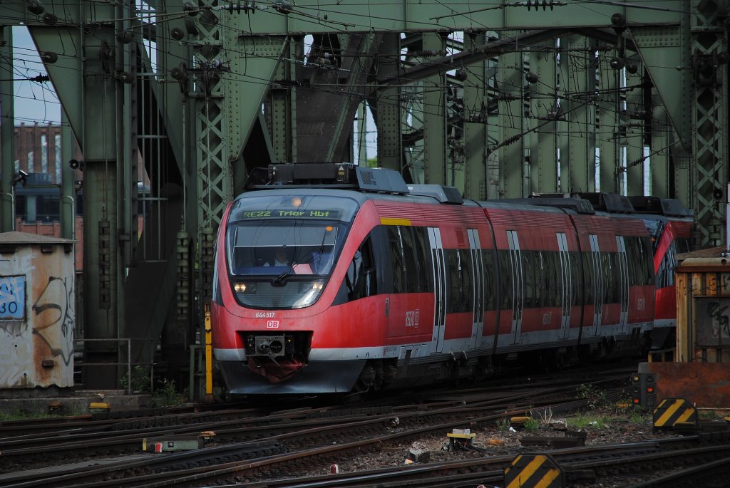 Der 644 517 (RE 22) kam am 12.06.2011 von Trier Hbf und fuhr in Kln Hbf ein.