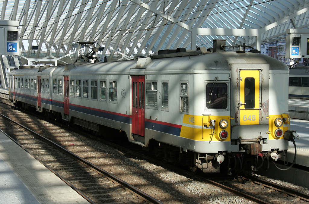 Der 648 fhrt als IR ab Lige Guillemins‎ am 16.10.2011