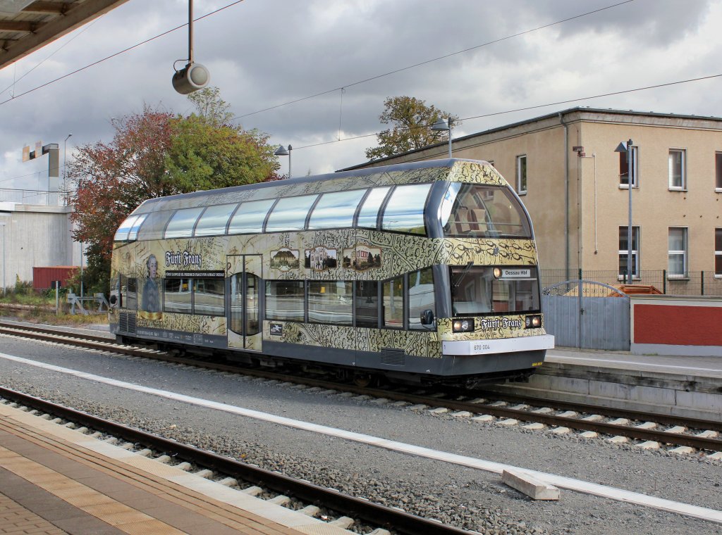 Der 670 004 am 07.10.2012 im Dessauer Hbf.