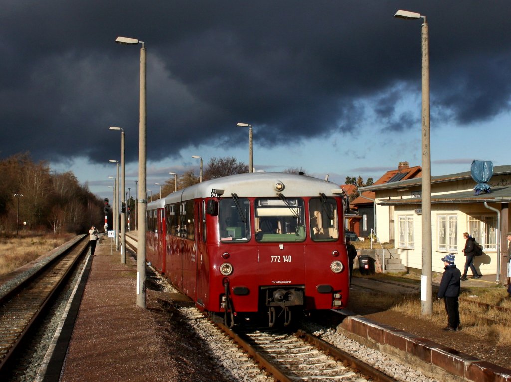 Der 772 140 und der 772 141 am 10.12.2011 in Crawinkel.
