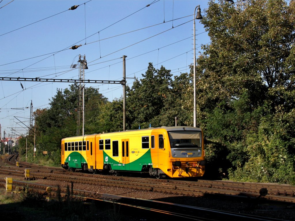 Der 814 152 am 01.10.2011 bei einer Rangierfahrt im Pilsener Hbf. 