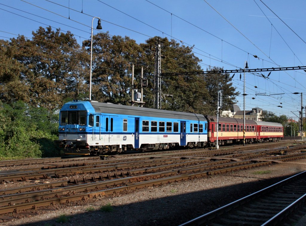 Der 843 006 als Os am 01.10.2011 bei der Ausfahrt aus dem Pilsener Hbf.