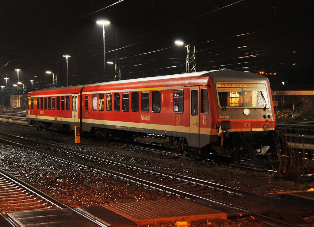 Der 928 428 steht am 09.01.2011 abgestellt in Lichtenfels Bahnbilder.de