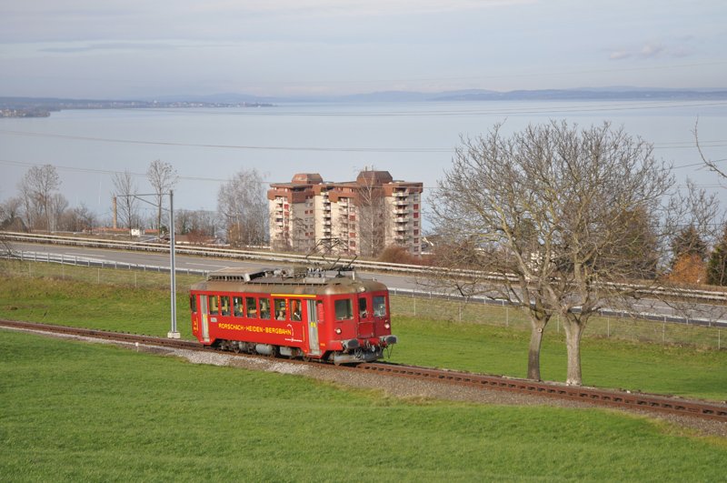 Der ABDeh 2/4 24 verlsst den Sandbchel am 28.12.09 als R 5115 Rorschach Hafen - Heiden.