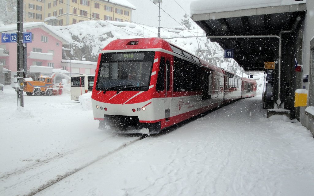 Der ABDeh 4/8 2021 steht am 10.12.12 in Gschenen bereit zur Abfahrt nach Visp.