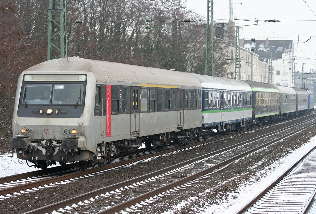 Der Abellio Wittenbeger wird von 185-CL 002 als RE13 Ersatz von Hamm nach Mgladbach am 15.02.2010 durch Dsseldorf Vlkinger Strae geschoben