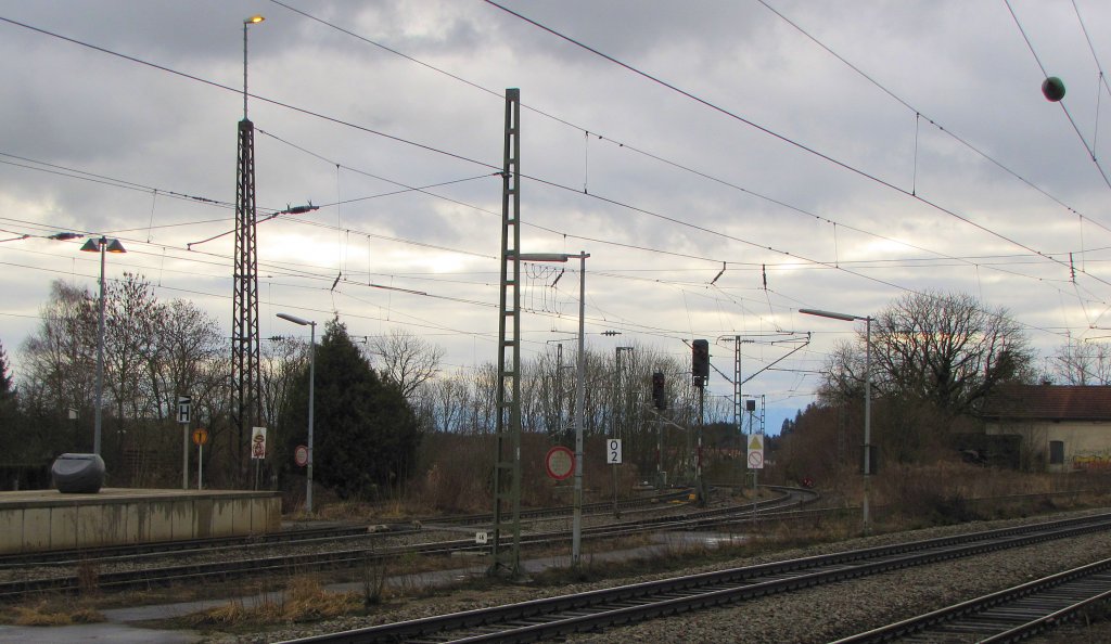 Der Abzweig Richtung Ebersberg (Oberbay) und Wasserburg (Inn), in Grafing Bahnhof; 15.01.2011