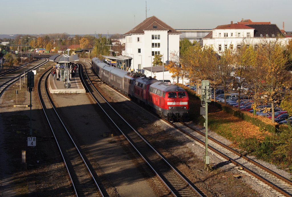 Der AEG Showtrain mit 218 822-5, 218 130-3 und 110 457-9 in Ravensburg, 29.10.10